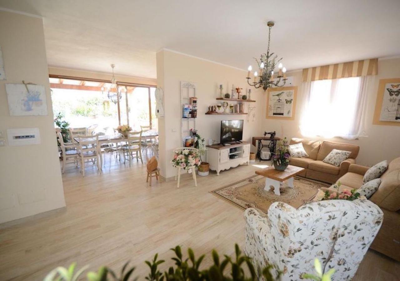 Villa Dolores , With A Spectacular Swimming Pool With Hydromassage And A Big Garden For The Children - Iun S3325