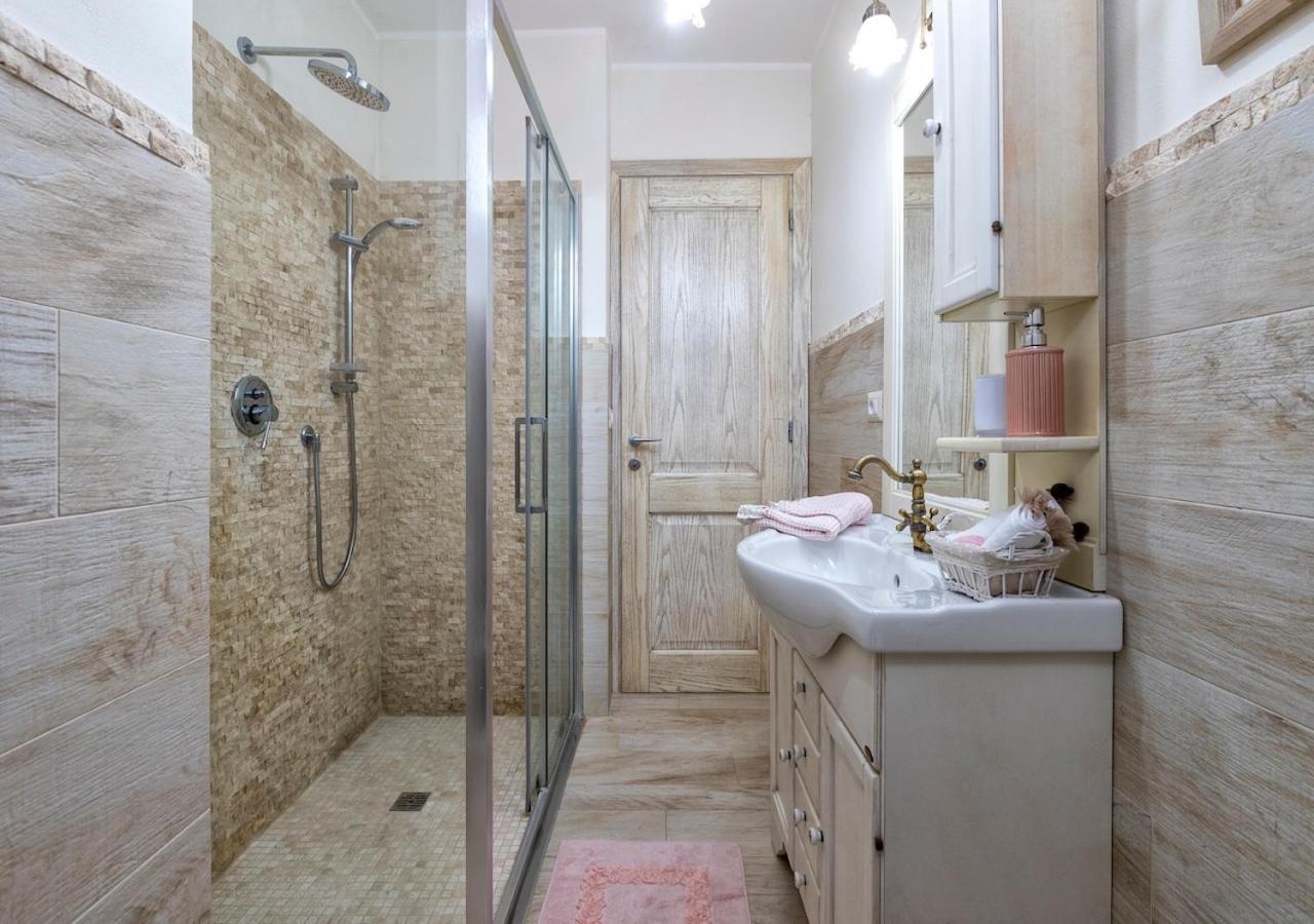 Dolores , With A Spectacular Swimming Pool With Hydromassage And A Big Garden For The Children - Iun S3325 Alghero