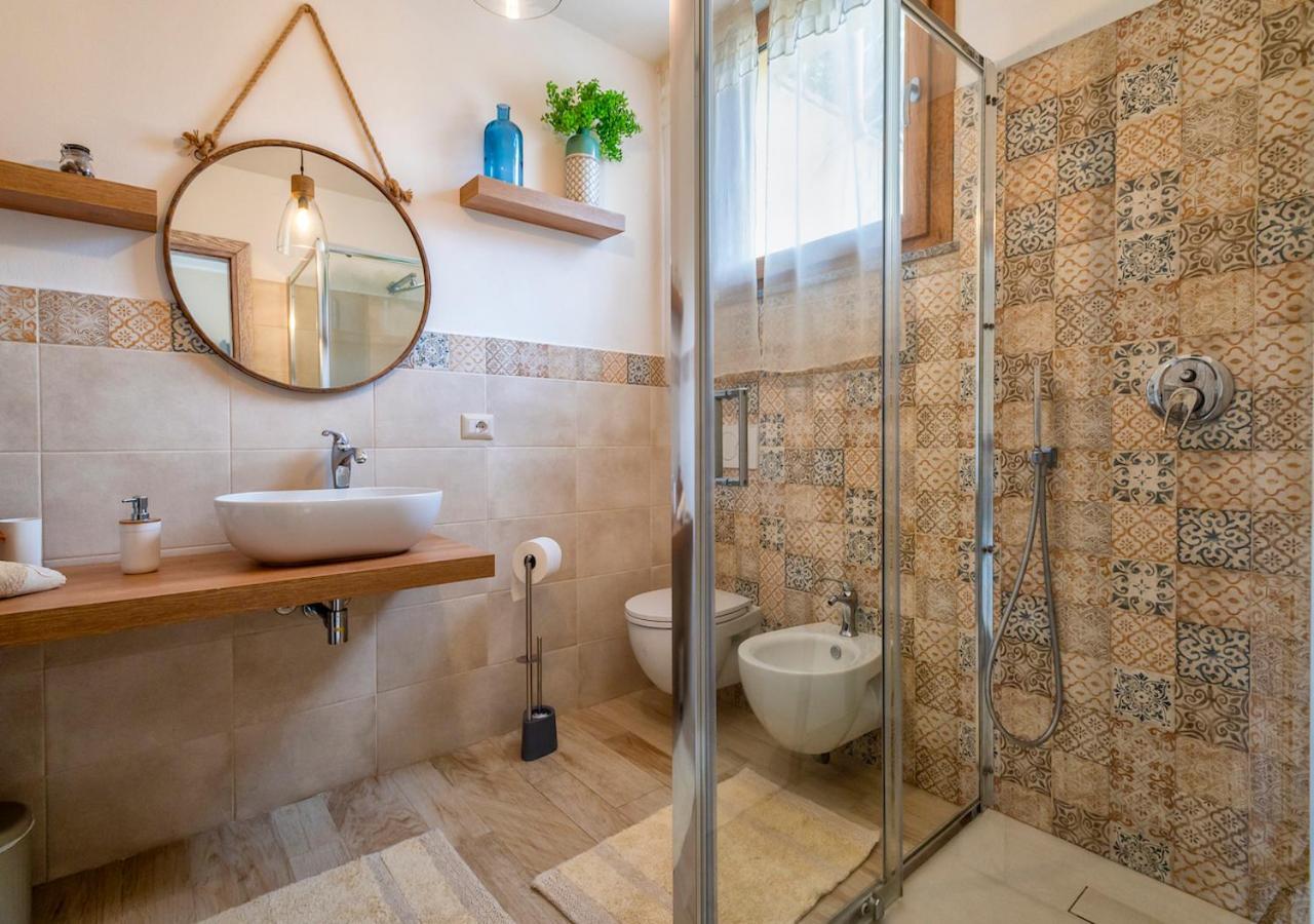 Dolores , With A Spectacular Swimming Pool With Hydromassage And A Big Garden For The Children - Iun S3325 * Alghero