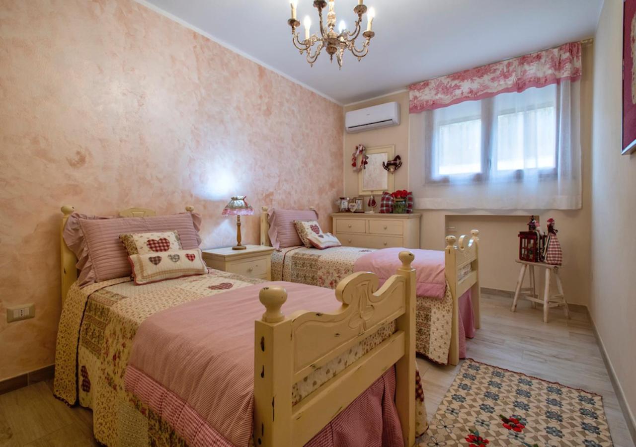 Villa Dolores , With A Spectacular Swimming Pool With Hydromassage And A Big Garden For The Children - Iun S3325 Alghero